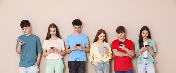 Obraz premium Group of teenagers with different smartphones indoors
