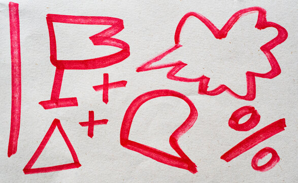 Conjunto de s&iacute;mbolos dibujados con marcador rojo sobre papel blanco para dise&ntilde;o gr&aacute;fico, infograf&iacute;as y recursos creativos