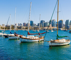 Obraz premium Sailboats Moored on San Diego Bay With Downtown in The Distance Along The Embarcadero, San Diego, California, USA