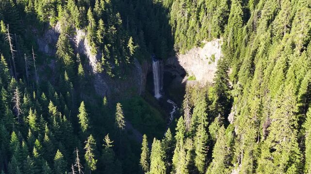 The picturesque Tamawanas Falls is surrounded by Mt. Hood National Forest which spans all the way to the Columbia River Gorge in Oregon. This scenic area, near Portland, offers year-round recreation.