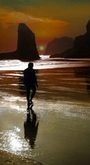 Fototapeta premium Barefoot on Bandon Beach at Sunset