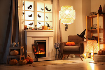 Obraz premium Interior of room decorated for Halloween party with fireplace