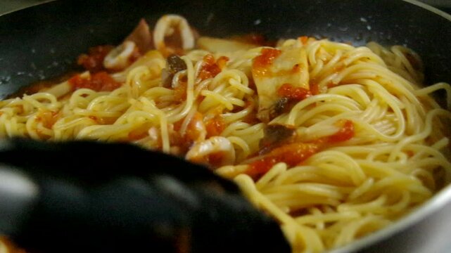 イカとえリングのパスタ　パスタ作り