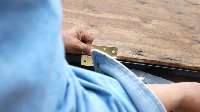 Installing Gate Hinge on Wooden Door with Hex Screw