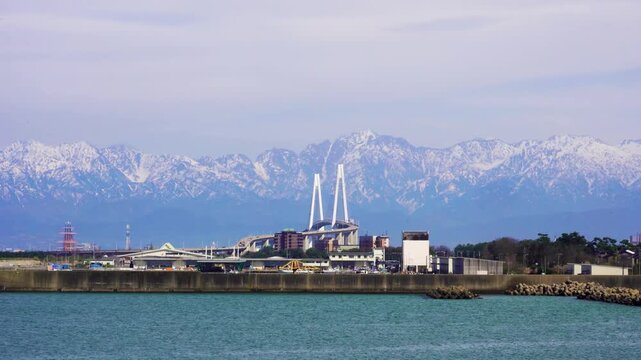 新湊大橋 立山連峰