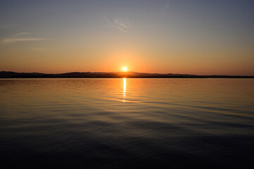 Obraz premium sunset on the lake