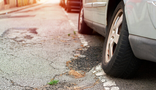 Car wheel with visible negative camber