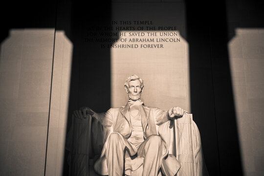 Close up shot of the head and face of the Abraham Lincoln statue