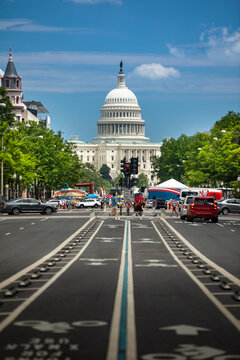 Daytime traffic on Pennsylvania Avenue looking toward the US Capitol