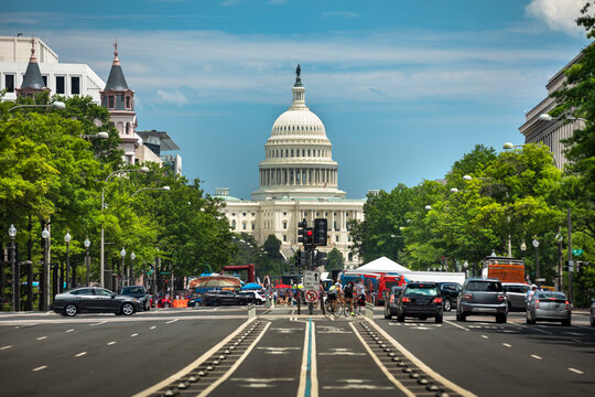 Daytime traffic on Pennsylvania Avenue looking toward the US Capitol