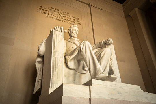 Close up shot of the head and face of the Abraham Lincoln statue