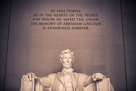 Close up shot of the head and face of the Abraham Lincoln statue