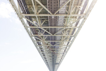 初夏の青空が広がる明石海峡大橋 © walkingcow3039