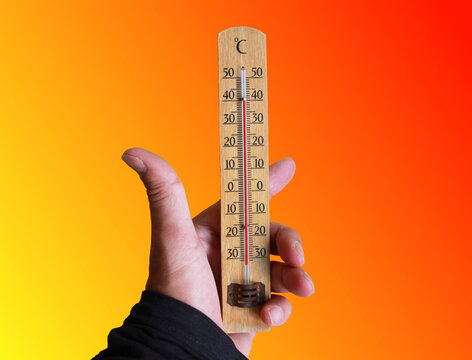 Term&oacute;metro y calor en verano ola de calor temperatura alta m&aacute;xima hist&oacute;rica extrema aviso naranja, alerta roja y amarillo heat hot summer thermometer muerte por calor degree mercurio celsius