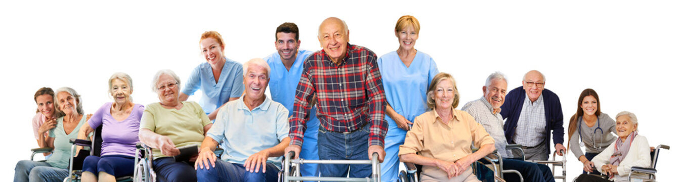 Optimistische Menschen im Alter im Rollstuhl oder mit Gehhilfen