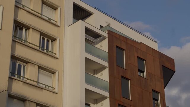 Fa&ccedil;ade d'immeuble - rue