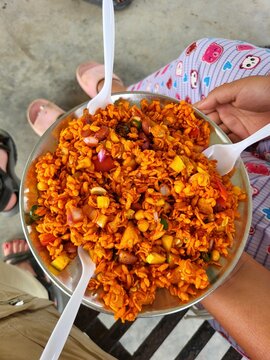 Chat Pat in Sauraha, Nepal, traditionelles Essen, S&uuml;dnepal