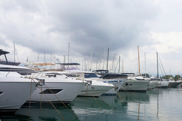 Obraz premium Marina jachtowa, Antibes, Prowansja, Lazurowe Wybrzeże, Francja
