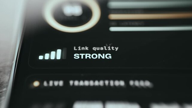 Link quality indicator showing four bars, labeled as STRONG