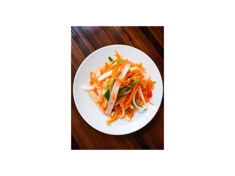 Spicy Vietnamese Sausage Salad (Yum Moo Yor)