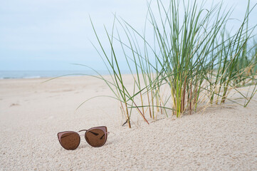 okulary na plaży © marsad