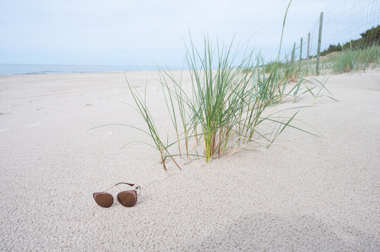 okulary na plaży