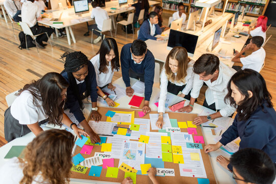 Collaborative brainstorming in modern library.