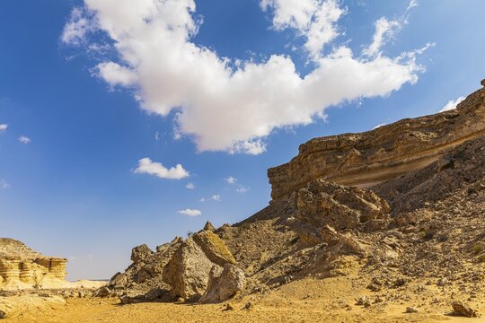 Eroded rock landscape at a fossilised reef edge, Huqf stone desert, Arabian Peninsula, Sultanate of Oman