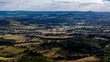 Naklejka premium Paysage nature de la région du Morvan autour de la ville d'Autun en Bourgogne au printemps