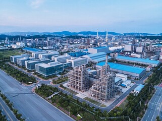 Obraz premium Aerial view of modern industrial campus with distant residential