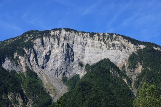 Plissements de Bourg-d'Oisans. Anticlinal de Pr&eacute;gentil. G&eacute;ologie - Bourg-d'Oisans - Vall&eacute;e de la Romanche - Is&egrave;re 