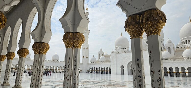 Sheikh Zayed Grand Mosque in Abu Dhabi