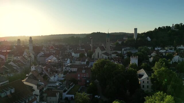 Ravensburg, Deutschland: R&uuml;ckw&auml;rtsflug mit Blick auf die Altstadt