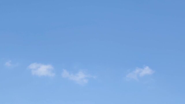 Curious clouds that seem cirrus in the sky