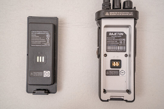Bajeton, walkie-talkie, portable multiband amateur radio.