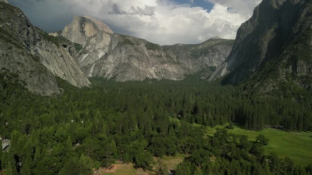 Yosemite Valley showcasing dramatic granite cliffs, lush forests, and winding river under natural daylight in California&rsquo;s Sierra Nevada.	
