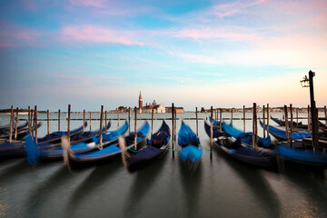 Obraz premium gondolas in venice at sunset