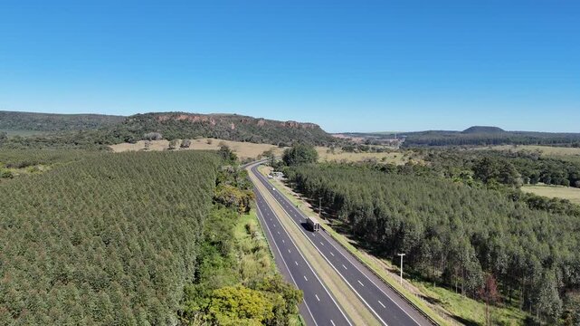 Rodovia BR-369. km 111, S&atilde;o Paulo, EIXO SP, paisagem na regi&atilde;o de Brotas! 