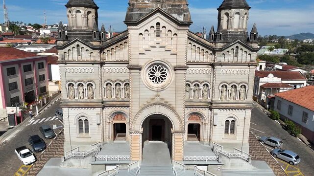 Fachada do Santu&aacute;rio S&atilde;o Francisco de Paula e Nossa Senhora de F&aacute;tima, Caminho da F&eacute;, Ouro Fino, Minas Gerais, Brasil! Uma vista a&eacute;rea de drone! 