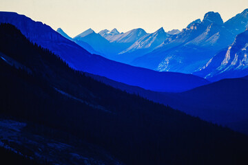 Obraz premium Dramatic mountain valley with scenic light in the golden hour in the rockies