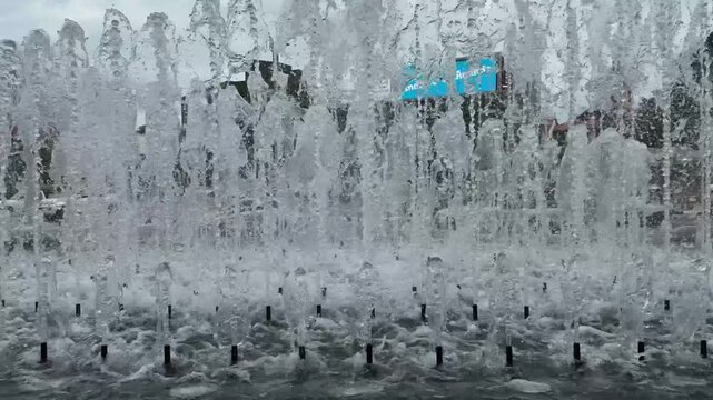 Splendid Cinematic Fountain Display Shifting in Harmony with Contemporary Cityscape Rhythms