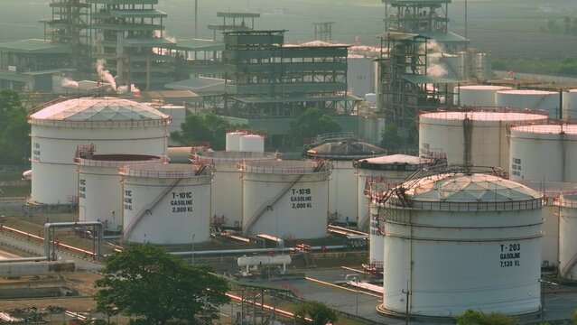 Aerial drone view of oil storage tanks and pipelines, reflecting rising global fuel demand and the need for strategic reserves amid fluctuating energy markets and supply uncertainty.

