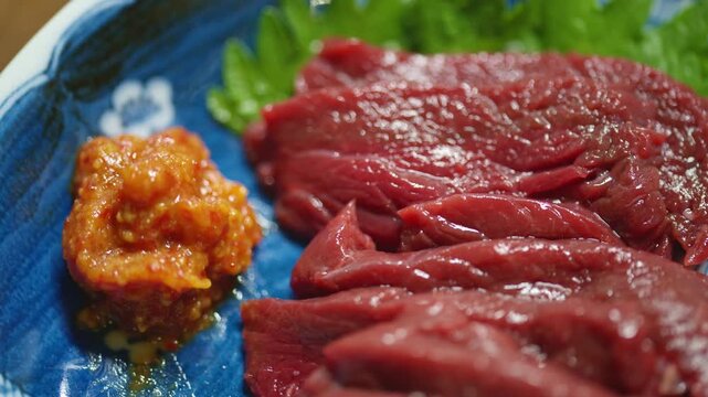 馬刺し