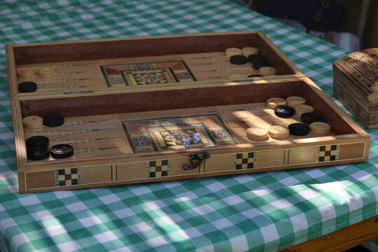 Lebanese Backgammon Game