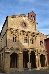 Fototapeta premium Petite&nbsp;église&nbsp;romane&nbsp;à&nbsp;Pisa.&nbsp;Italie