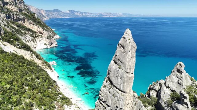 4K drone footage of Goloritz&egrave; Beach on the Baunei coast, Gulf of Orosei, Sardinia. Crystal-clear turquoise waters, white limestone cliffs, and one of Italy&rsquo;s most iconic seascapes