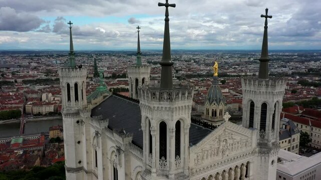 DRONE - Ville de Lyon basilique