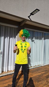 torcedor brasileiro celebra vit&oacute;ria do brasil 