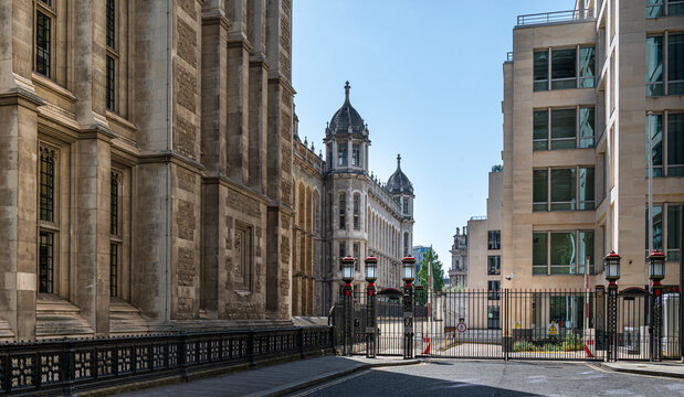 The Maughan Library, King's College alongside the contemporary Rolls building, ncluding security fencing, Fetter Lane, London, England, UK