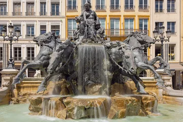 The Bartholdi fountain on the Place des Terreaux in Lyon, symbolizing the rivers that flow into the ocean © Vermeulen-Perdaen